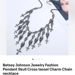 ☠️Betsy Johnson silver-tone alloy Skull & Crosses Necklace☠️
